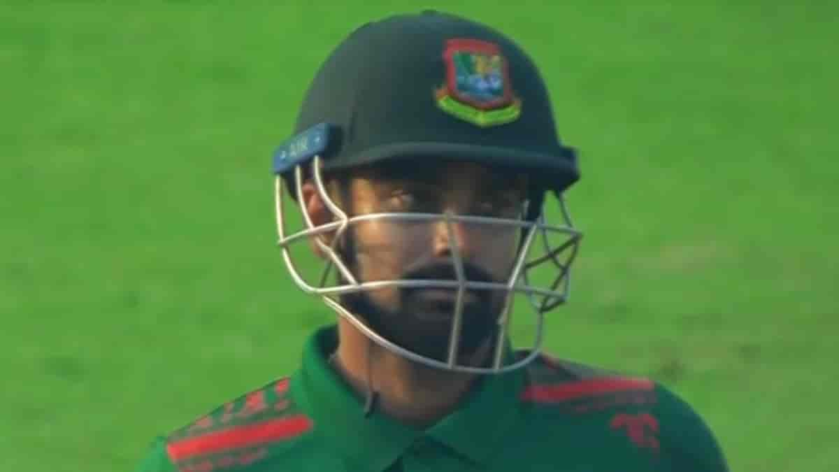 PAK vs BAN: WATCH Litton Das 'freeze' at the crease after being dismissed by Iftikhar Ahmed