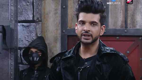 Lock Upp day 6 written update: Karan Kundrra enters as new jailor, gives Sara Khan a surprise she longed for