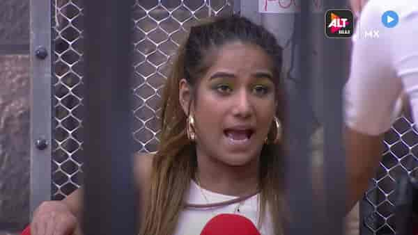 Lock Upp day 61 written update: Poonam Pandey promises to remove t-shirt again, this time without her bra