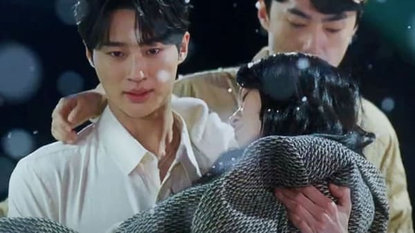 Lovely Runner episode 15, semi-finale – Kim Hye-yoon’s Im-sol is unconscious, Byeon Woo-seok’s Ryu Sun-jae carries her in his arms