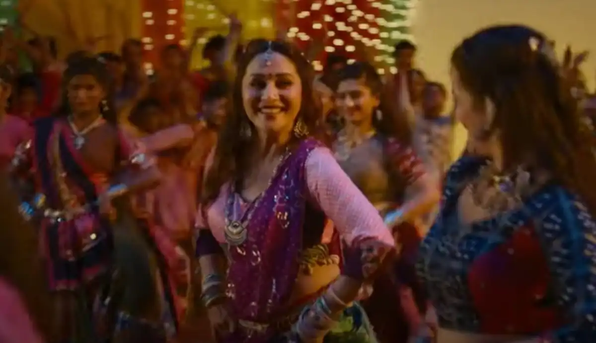 Maja Ma song Boom Padi: Graceful Madhuri Dixit will make you groove on her remarkable Garba steps - watch
