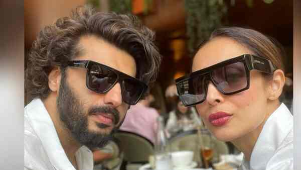 Malaika Arora, Arjun Kapoor dance to Chaiyya Chaiyya at Kunal Rawal, Arpita Mehta's pre-wedding bash