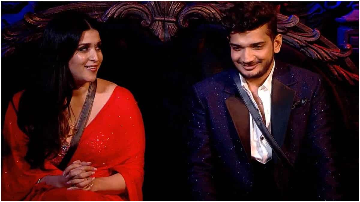 https://www.mobilemasala.com/film-gossip/Mannara-Chopra-reacts-to-being-romantically-linked-with-Munawar-Faruqui-Bigg-Boss-17-contestant-says-Im-not-the-kind-of-girl-i210870