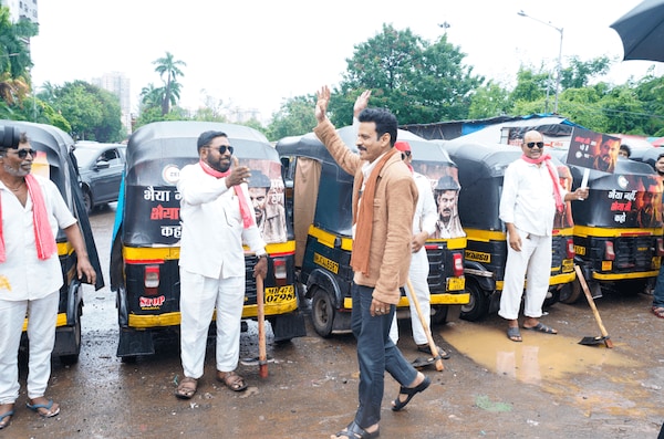 Manoj Bajpayee with the autowalas