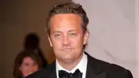 https://images.ottplay.com/images/matthew-perry-seen-at-an-edition-of-the-white-house-correspondents-dinner-photo-by-rena-schild-for-shutterstock-820.jpg