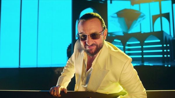 Saif Ali Khan in Jewel Thief