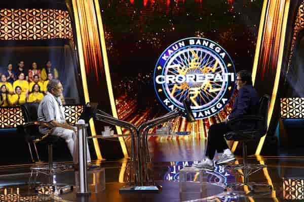 Amitabh Bachchan and Nana Patekar on KBC 16