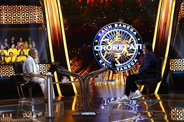 Amitabh Bachchan and Nana Patekar on KBC 16