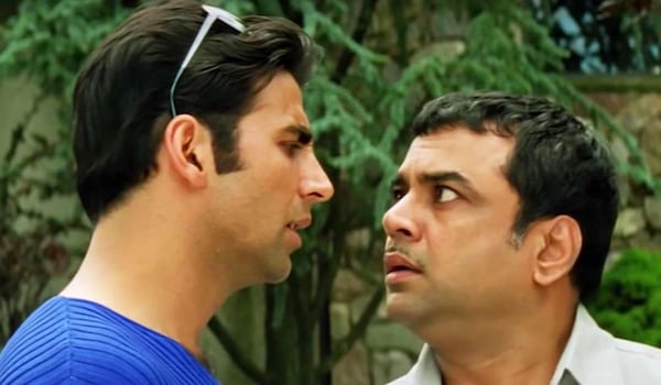 Akshay Kumar and Paresh Rawal in a still from Awara Paagal Deewana