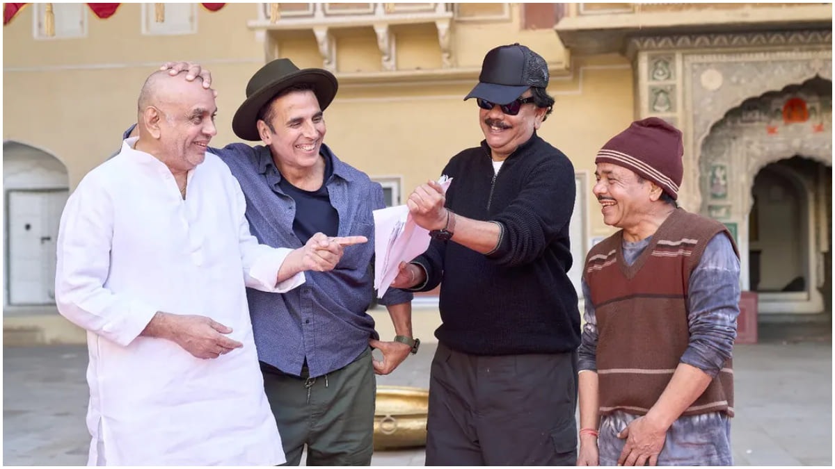 Bhooth Bangla: Akshay Kumar wishes mentor Priyadarshan on his birthday, makers drop a unseen BTS still - Check out