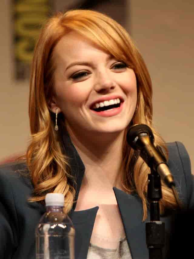 What is Emma Stone's natural hair colour ?