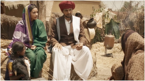 Phule Movie Review