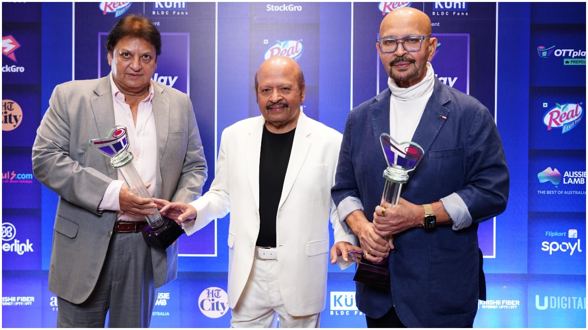 OTTplay Awards 2025: Rajesh Roshan sings this Kaho Naa… Pyaar Hai song alongside Rakesh Roshan and you cannot miss it