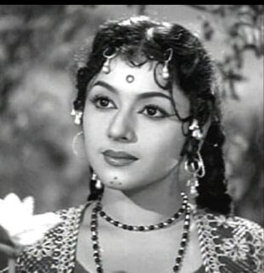 Which of these dancer-actresses was Shobana's aunt?