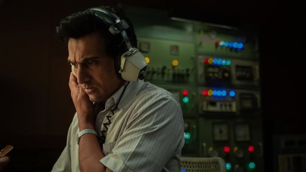 Still from Saare Jahan Se Accha.