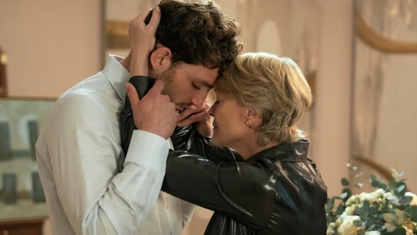 Still from The Girlfriend.