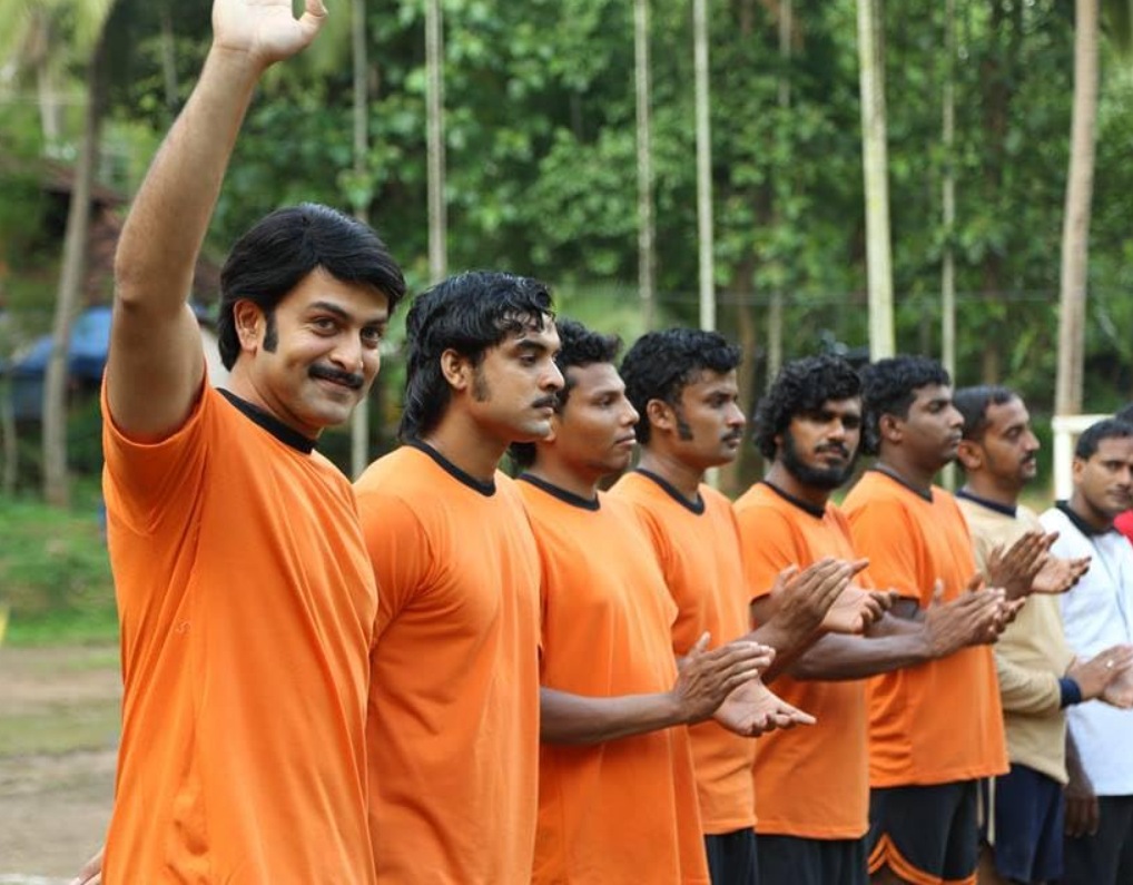 What is the name of the character portrayed by Tovino Thomas in the movie ' Ennu Ninte Moideen'?	