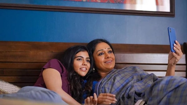 Still from Varane Avashyamund.