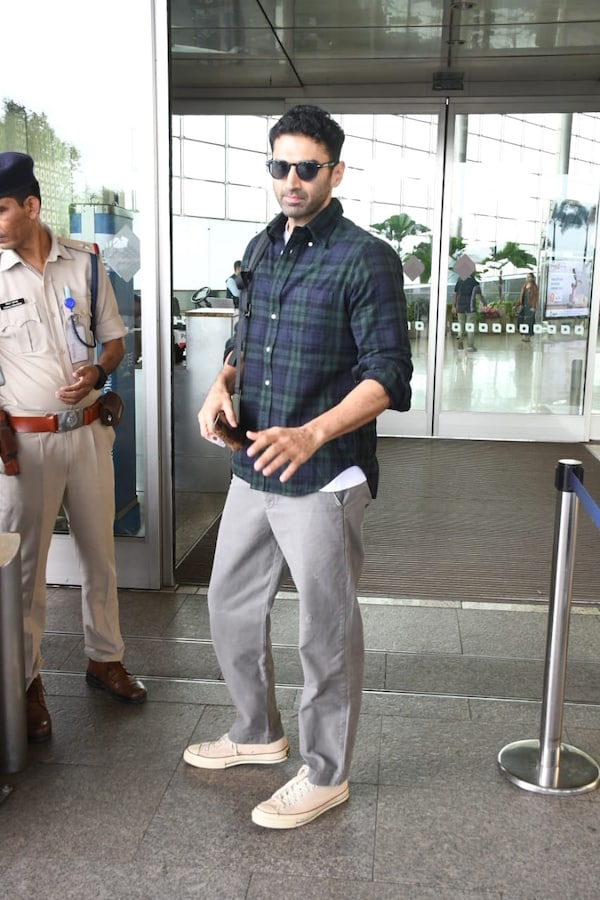 Aditya Roy Kapur at Mumbai airport (Courtesy: Manav Manglani)