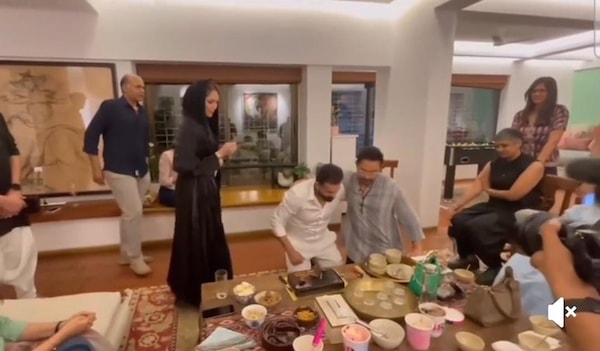 Aamir Khan and Gauri Spratt at Irfan Pathan's house (Pic Credit: Reddit)