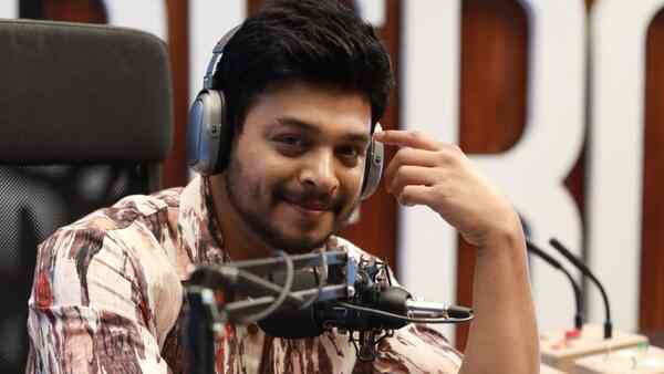 MG Srinivas returns to radio jockeying for fast-paced experimental Kannada thriller