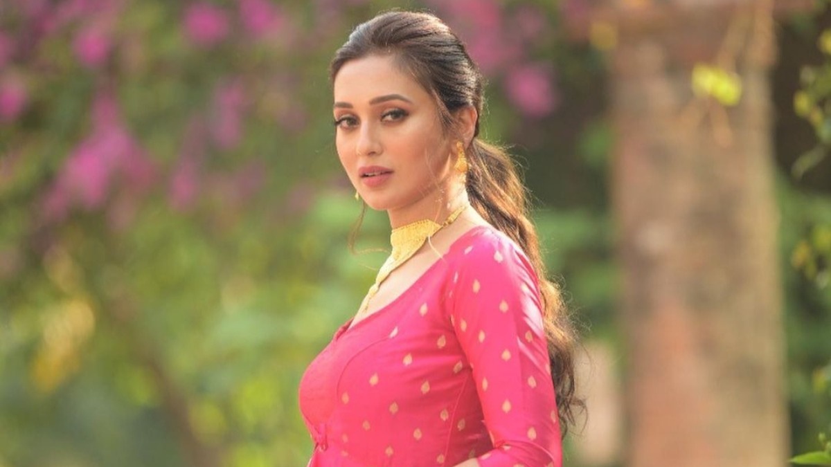 After sky-diving, Mimi Chakraborty goes for a scuba diving