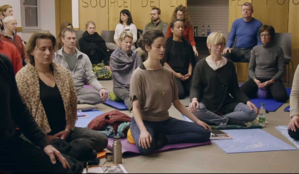 https://www.mobilemasala.com/movie-review/Mindfulness-A-New-Therapeutic-Pathway-review-An-enticing-but-shallow-documentary-about-the-magic-of-meditation-i293936