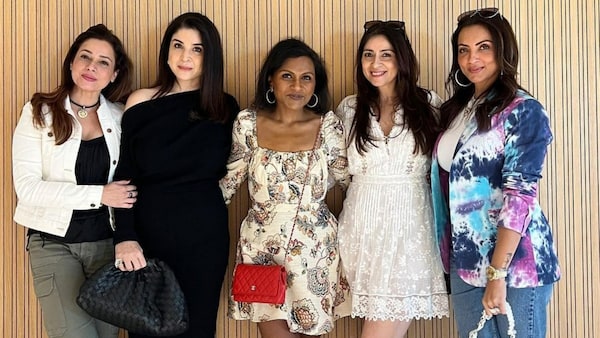 Mindy Kaling meets 'Bollywood Wives' Maheep Kapoor, Bhavana Panday, Seema Kiran Sajdeh, Neelam Kothari Soni in Mumbai; see photos