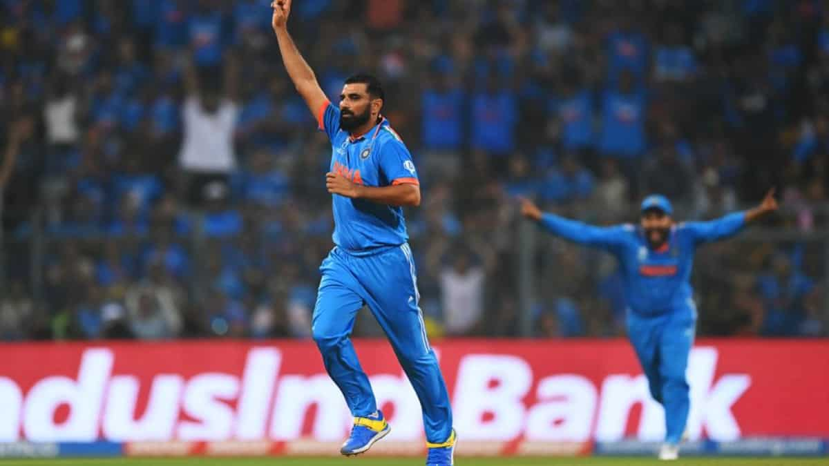 IND Vs NZ: Wankhede Crowd Wakes Up After Mohammed Shami Takes TWO ...