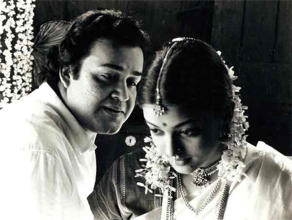 Mohanlal and Aishwarya Rai Bachchan in Iruvar.