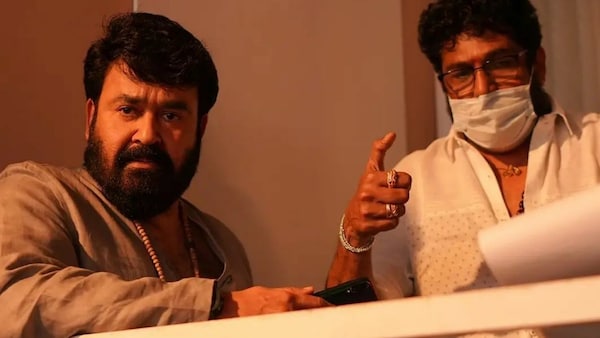Mohanlal and Shaji Kailas on the sets of Alone