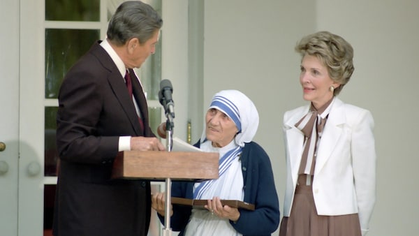 File image of Mother Teresa with former US President Ronald Reagan and his wife, Nancy