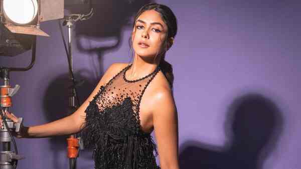 Mrunal Thakur bags yet another biggie, to romance Vijay Deverakonda in Parasuram Petla's next