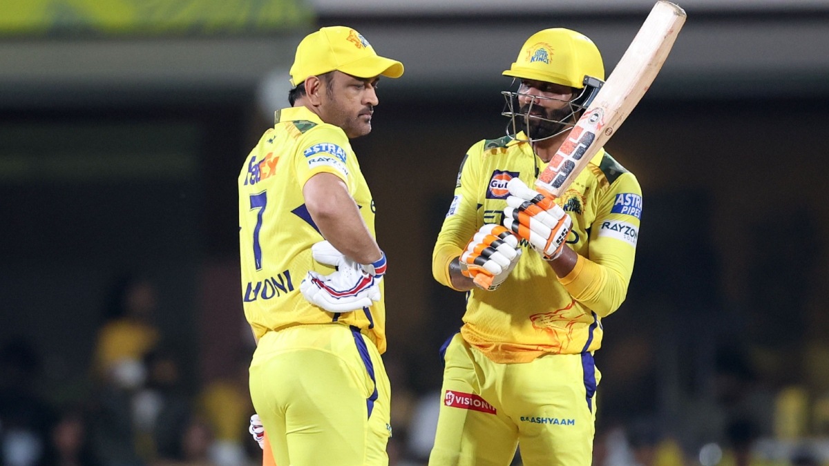 "Coming out to bat at no. 9 didn't make any sense": Cricket experts, fans bash MS Dhoni after CSK vs RCB match