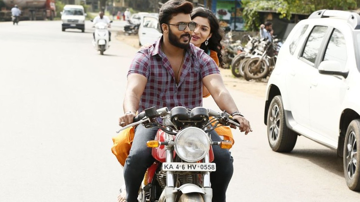 Manu Ravichandran and Kayadu Lohar in a still from the song