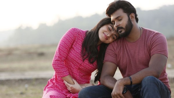 Mugilpete movie review: Manu Ravichandran and Kayadu Lohar liven up this love story