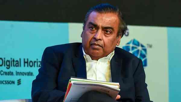 Mukesh Ambani receives death threat; culprit demands him to pay Rs 20 cr; Mumbai police files case