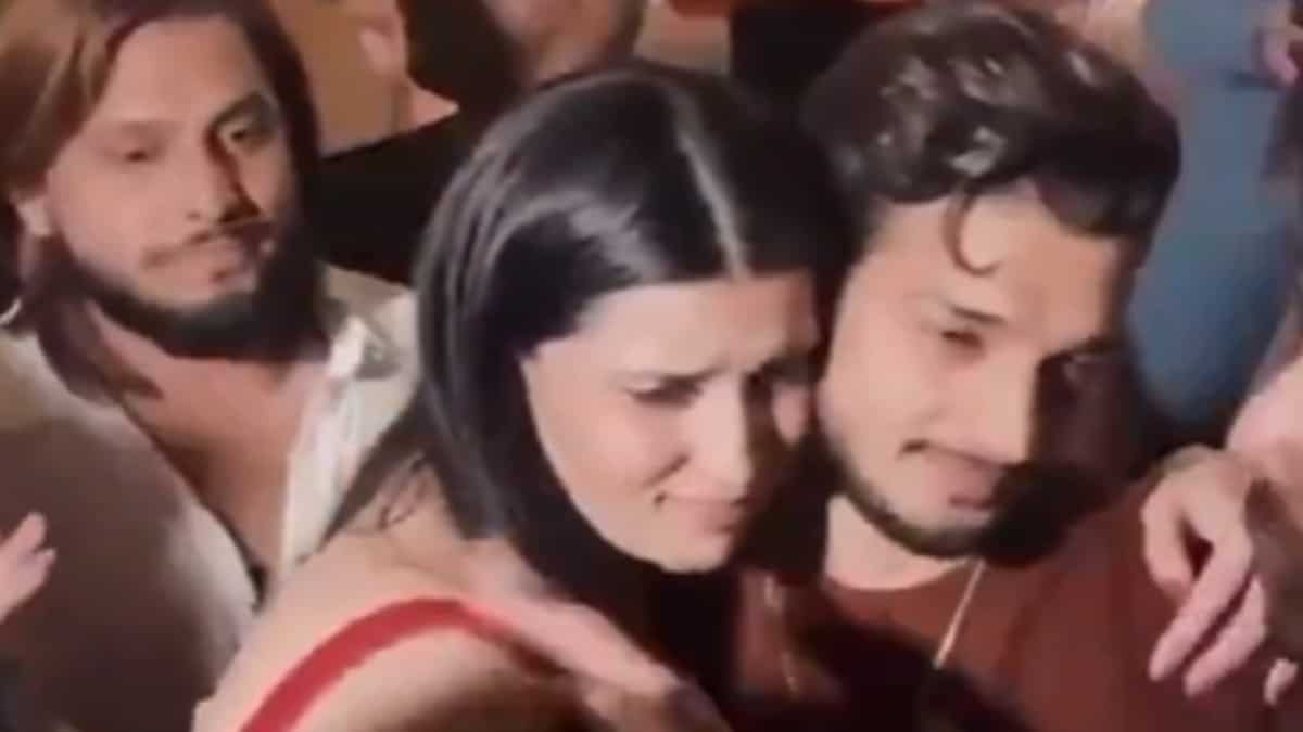 Munawar Faruqui-Mannara Chopra reunite at Baba Siddique’s Iftaar party, latter gets emotional around Ankita Lokhande