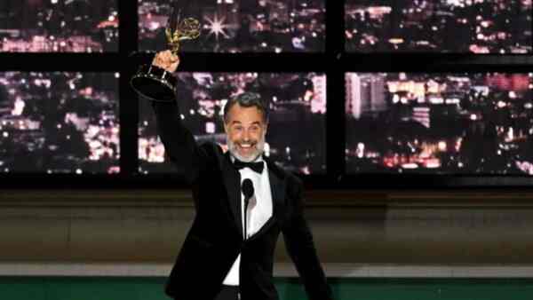 Emmys 2022: Murray Bartlett Wins Best Supporting Actor in Limited or Anthology Series