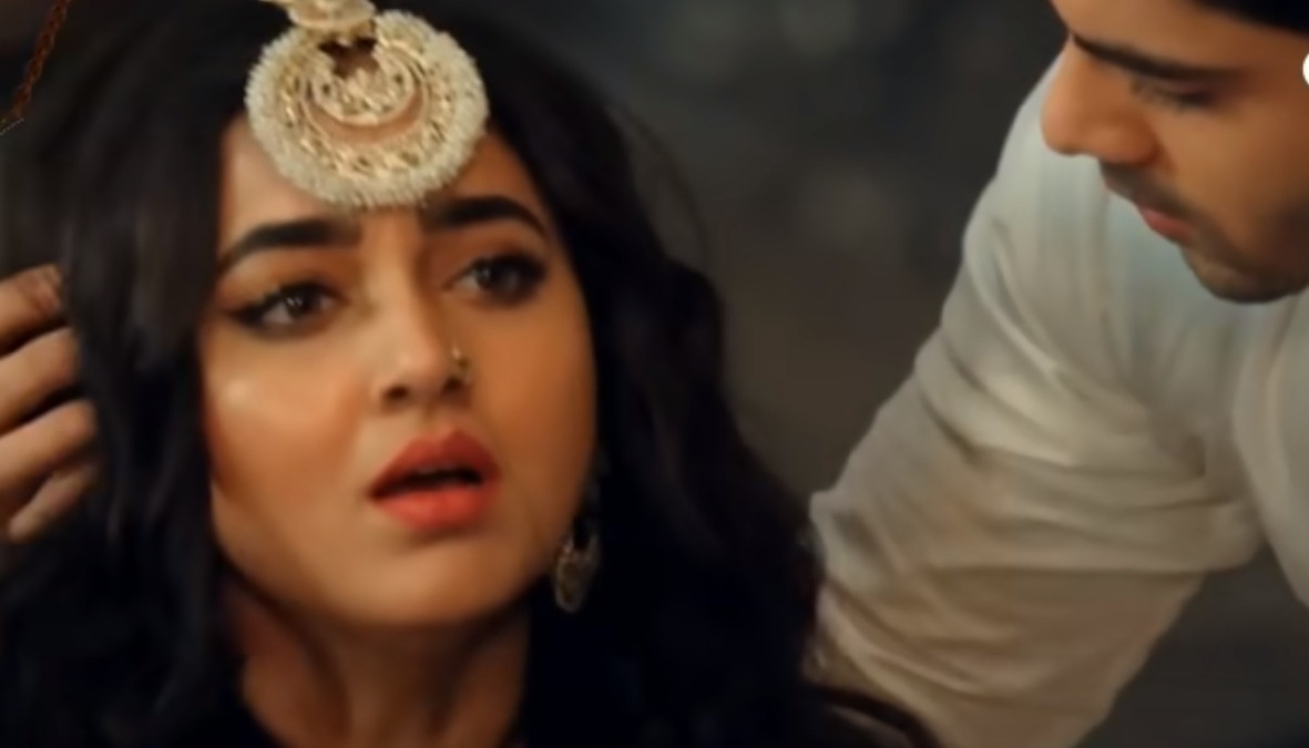 Naagin 6: Anmol attacks Prathna, Rishabh and Pratha save her life