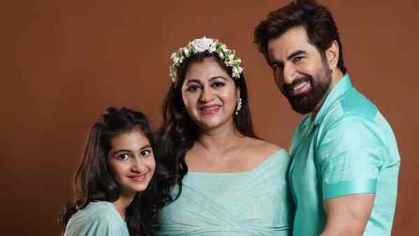 Jeet and Mohna Madnani wish a Happy Diwali with their daughter and newborn