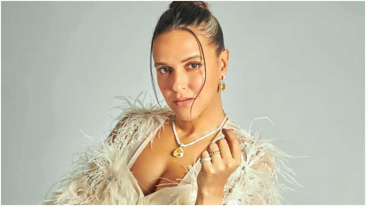 https://www.mobilemasala.com/film-gossip/Neha-Dhupia-shares-BTS-stories-of-No-Filter-Neha-shooting-says-was-stuck-in-elevator-with-THIS-popular-actor-i221152