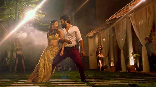 Rules Ranjann: Neha Sshetty is ravishing in Shreya Ghoshal's melody Sammohanuda