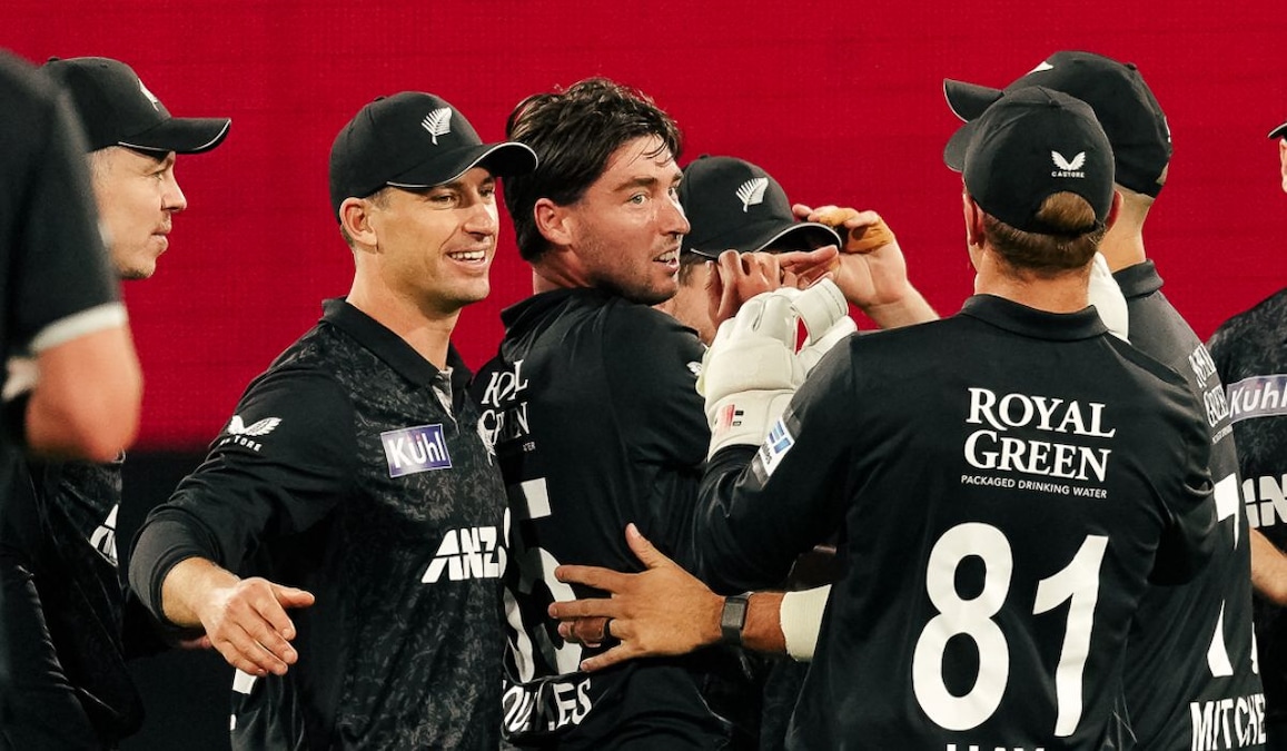 New Zealand beat India by 41 runs in 3rd ODI at Indore to clinch series 2–1