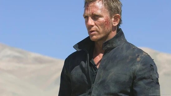 Daniel Craig details mistakes made on Quantum of Solace, working without script; 'we were screwed', says producer