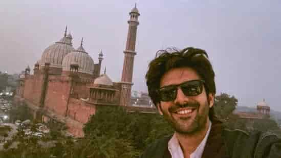 Shehzada: Kartik Aaryan's look from New Delhi schedule leaks, actor sports earring and kurta. See pic