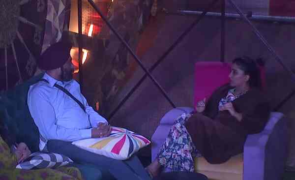 Bigg Boss 16: Nimrit Kaur Ahluwalia BLAMES her father for THIS, cries on Salman Khan's show