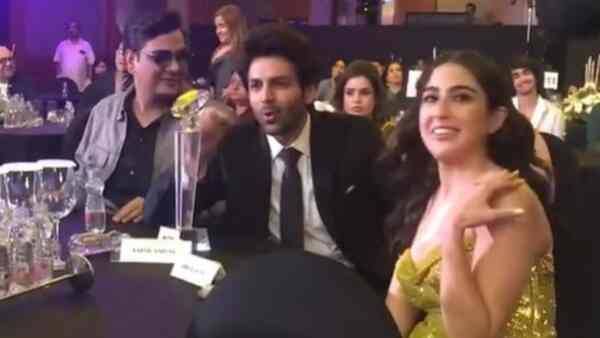 No bad blood! Sara Ali Khan-Kartik Aaryan seen chatting and laughing at OTTplay Awards 2022, video goes VIRAL