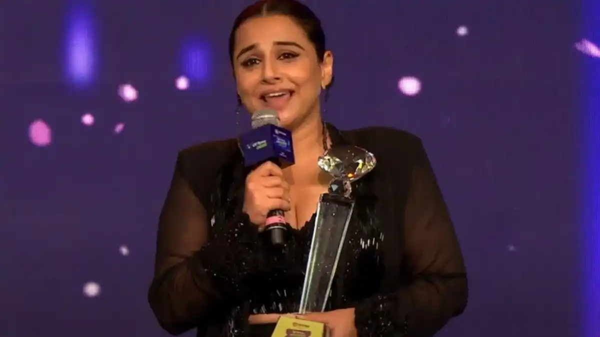 OTTplay Awards 2022: Vidya Balan gives husband Siddharth Roy Kapur a flying kiss as she bags best actor female (jury)