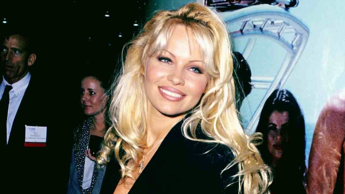 Pamela Anderson announces Netflix documentary, will tell "the real story" of the actor